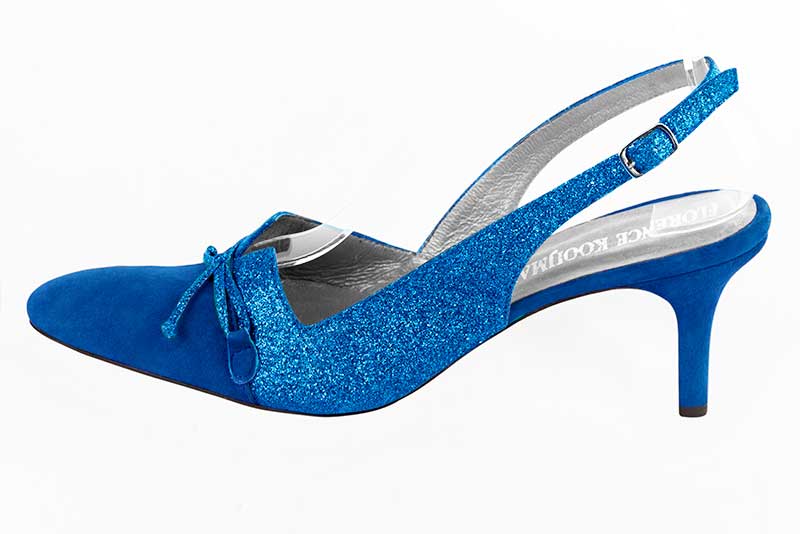 Electric blue women's open back shoes, with a knot. Tapered toe. Medium slim heel. Profile view - Florence KOOIJMAN